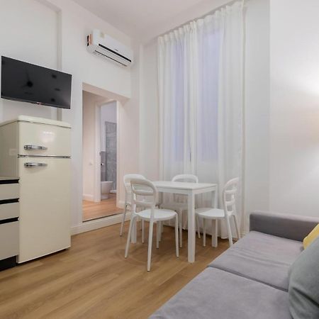 Nuovo Intimo Apt A 10Min Dal Duomo - Homeunity Milan Luaran gambar